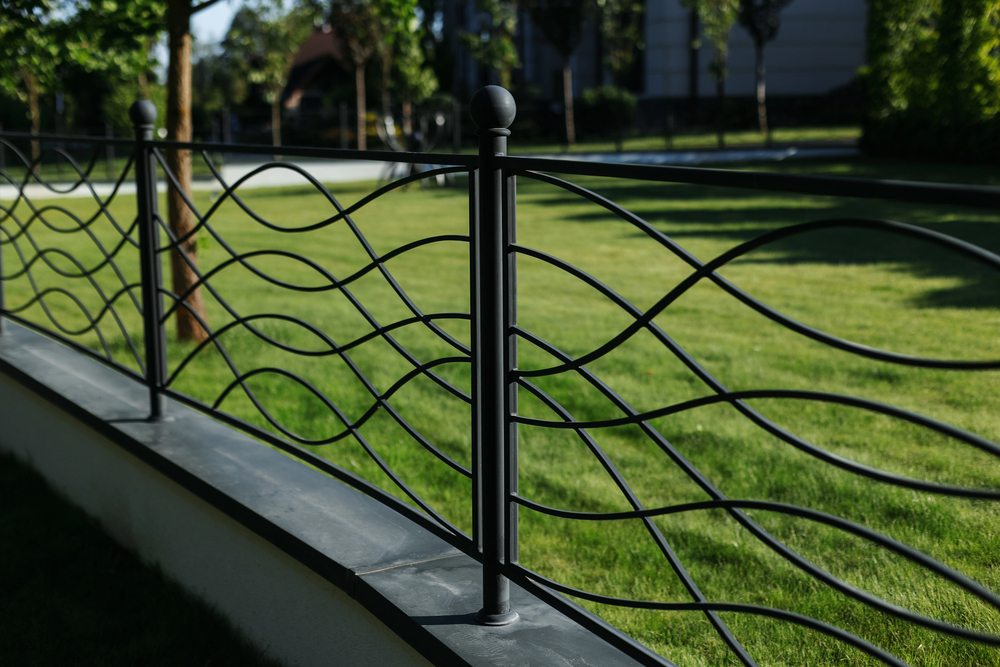 8 Popular Aluminum Fence Styles