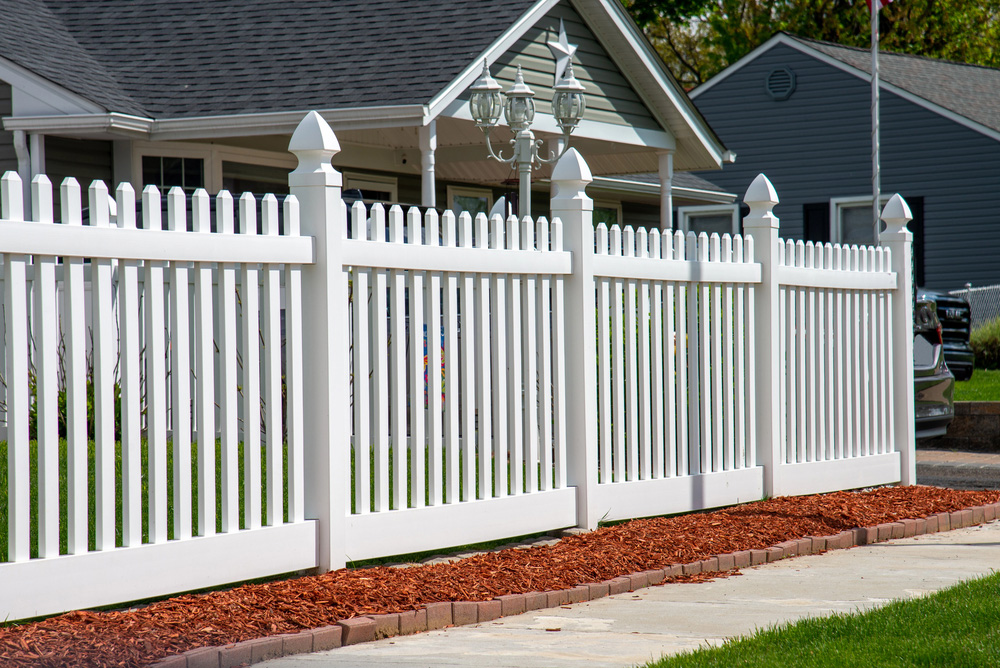 10 Vinyl Fence Topper Ideas For Extra Height And Style