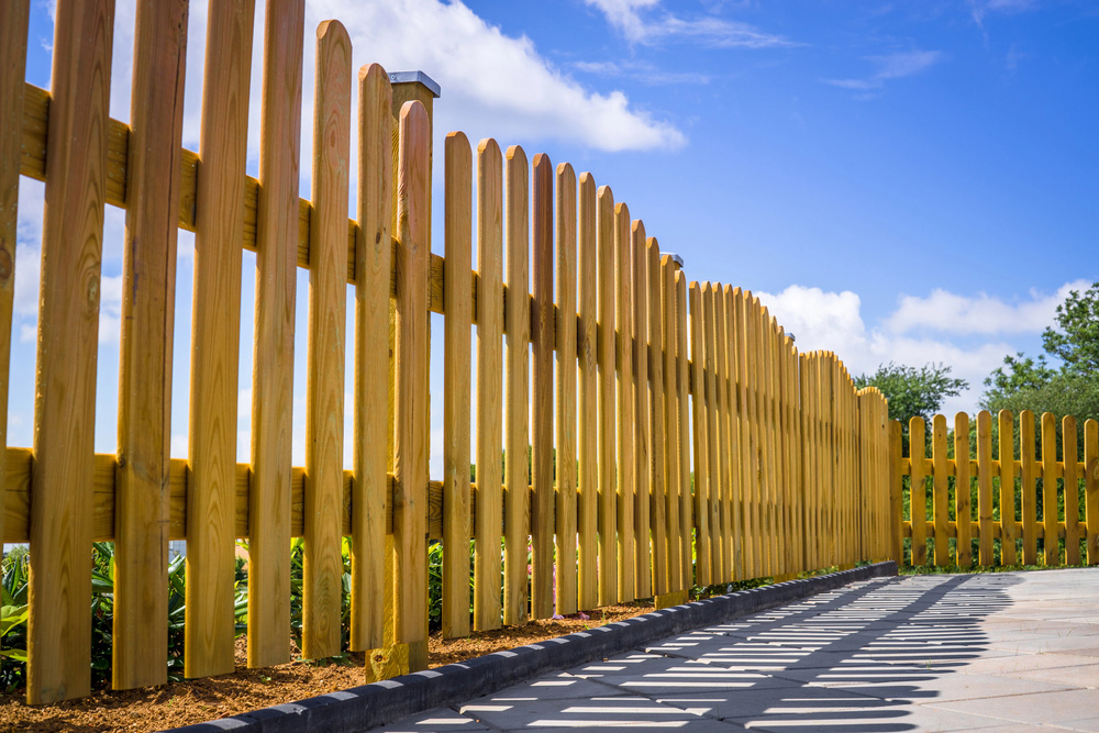 14 Wood Pallet Fence Ideas To Add Character To Your Space