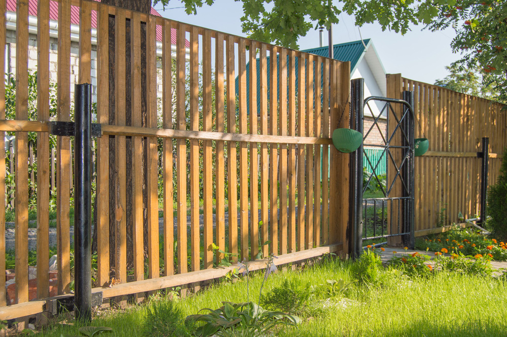 8 Simple Wood Fence Gate Designs For Your Yard 