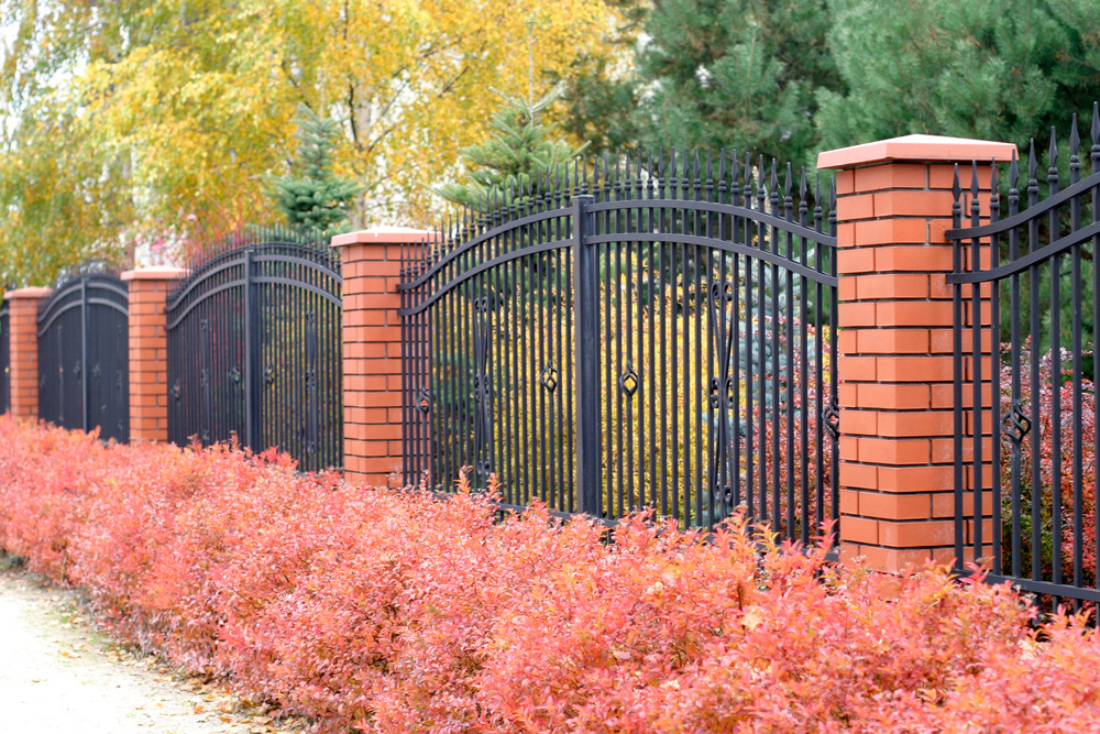 Hiring Aluminum Fence Installers: 14 Factors To Consider   