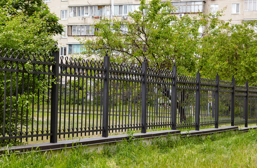 Pros And Cons Of Choosing A Black Aluminum Fence For Your Property